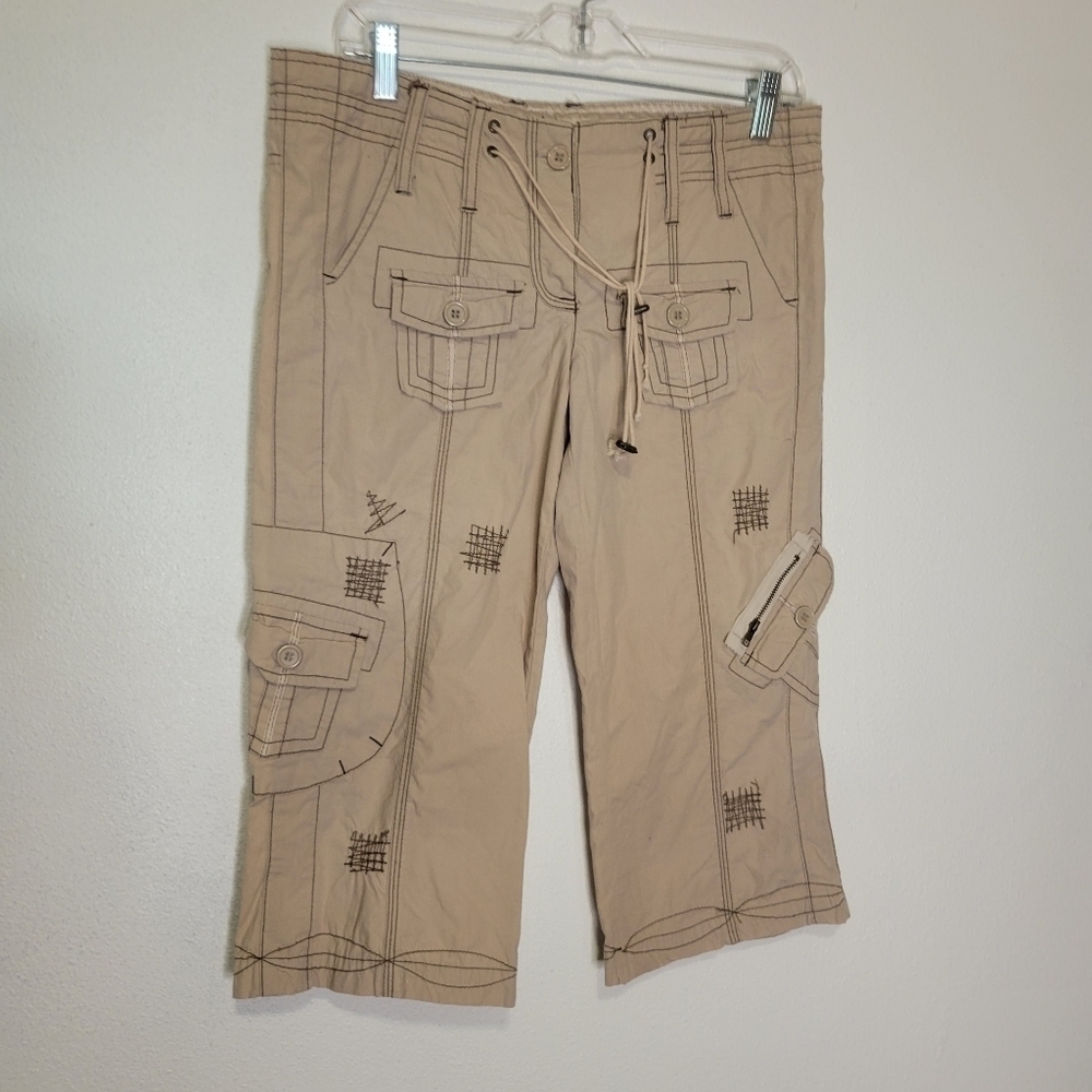 Aziz size s tan cargo capri shorts w/embroidery details